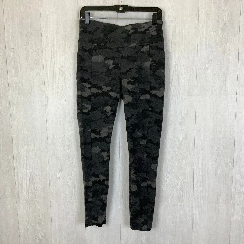 Relaxed Bottoms Athletic Leggings By Cabi In Camouflage Print, Size: M